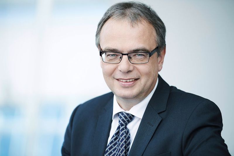 „Weitere Produktivität kann nur durch eine konsequente Standardisierung, der Optimierung ganzer Wertschöpfungsketten und den Einsatz moderner IT und Engineering-Konzepte erfolgen“, sagt Uwe Scharf, Geschäftsbereichsleiter Produktmanagement bei Rittal. (Bild: Rittal)
