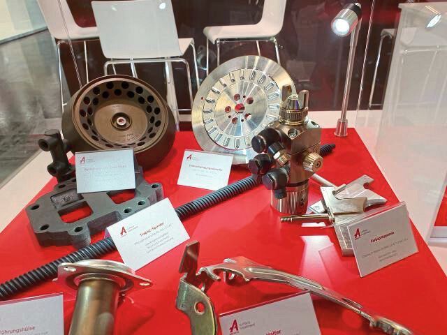 Am Stand der Aalberts Surface Treatment GmbH (Annedore Bose-Munde)