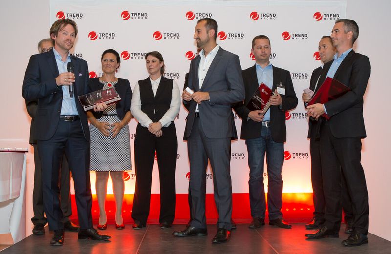 Bester Partner 2014 Deutschland “Cloud & Data Center Security”: Antauris AG (Jens Wedekind, Technical Consultant, Antauris AG; verliehen durch Mithat Akay, Strategic Partner Business Manager, Trend Micro). (Bild: Trend Micro)