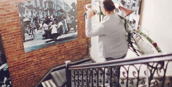 Der FlyKly-Fahrradmotor lässt sich per App steuern und erreicht eine Höchstgeschwindigkeit von bis zu 32 km/h sowie eine Reichweite von knapp 50 Kilometer (FlyKly)