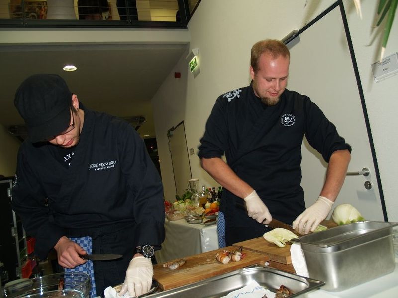 Unterdessen bereitete sich die Jolly-Roger-Cooking-Gang auf einen der Höhepunkte des Abends vor. (Archiv: Vogel Business Media)