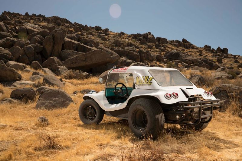 Der Sieg ging an einen Meyers-Manx-Strandbuggy von Bruce Meyers mit einem Volkswagen-Käfer-Chassis. Der Meyers Manx war von Anfang an dabei und löste den Aufstieg des Baja Bug aus, eines Käfers, der für die raue Umgebung der Wüste modifiziert wurde. (Volkswagen)