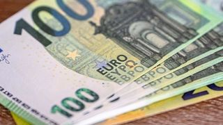 Eine Inflationsausgleichsprämie in Höhe von 2.500 Euro und eine zweistufige Lohnerhöhung von insgesamt 8,6 Prozent - darauf einigten sich die Tarifgemeinschaft für Betriebe des Kraftfahrzeug- und Tankstellengewerbes Baden-Württemberg und die IG Metall für die Beschäftigten im Kfz-Gewerbe. (Bild: frei lizenziert)