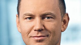 Markus Schmehl ist Bereichsleiter Bankenbetreuung bei der VR Smart Finanz. Er verantwortet damit eine von zwei Regionen in Deutschland für die vertriebliche Betreuung der Volkbanken Raiffeisenbanken und deren gewerbliche Kunden. Der 46-jährige Diplom-Betriebswirt verfügt über langjährige Erfahrung in verschiedenen Bereichen des Unternehmens, unter anderem als Führungskraft im Kundenservice und zuletzt als Leiter Liquiditätslösungen im Bereich für Kundenlösungen. (Bild: VR Smart Finanz)