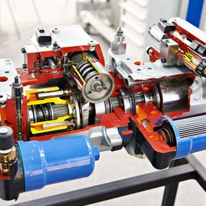 Platz 7: Was ist eigentlich eine Axialkolbenpumpe – Axialkolbenpumpen sind für Anwendungen bzw. Maschinen prädestiniert, in denen sehr hohe hydraulische Drücke benötigt werden. (Bild:  Sergey Ryzhov - stock.adobe.com)