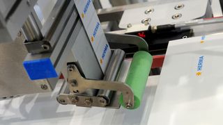 Einmal geöffnete Verpackungen können dank Siegeletikett nicht unerkannt wieder verschlossen werden. (Bild: Herma)