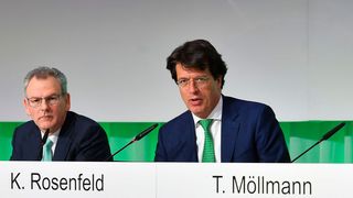 Vorstandsvorsitzender Klaus Rosenfeld (Mitte) zeigt sich nicht zufrieden mit der Ertragslage der Sparte Automotive OEM: „Maßgeblich für den Ergebnisrückgang der Sparte Automotive OEM war vor allem das schwierige Markt- und Wettbewerbsumfeld und der zunehmende Veränderungsdruck. “ (Schaeffler)