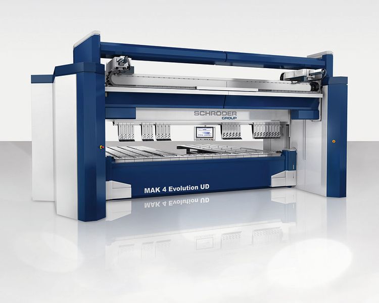 Die Serienfertigung für ein eiliges Einzelstück zu unterbrechen, ist an der MAK 4 Evolution kein Aufwand: Die Maschine rüstet sich selbst, gesteuert durch die POS-3000-Software. (Bild: Schröder)
