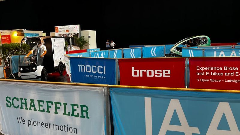 Am Messegelände können Besucher Leichtfahrzeuge testen. (Bild: Simon – VCG)