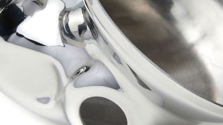 Komplizierte Umformteile wie dieser Abgastrichter lassen sich mittels Innenhochdruckumformen realisieren. Das Verfahren erlebt derzeit eine Renaissance. (Bild: Salzgitter Hydroforming/Dirk Diessel)