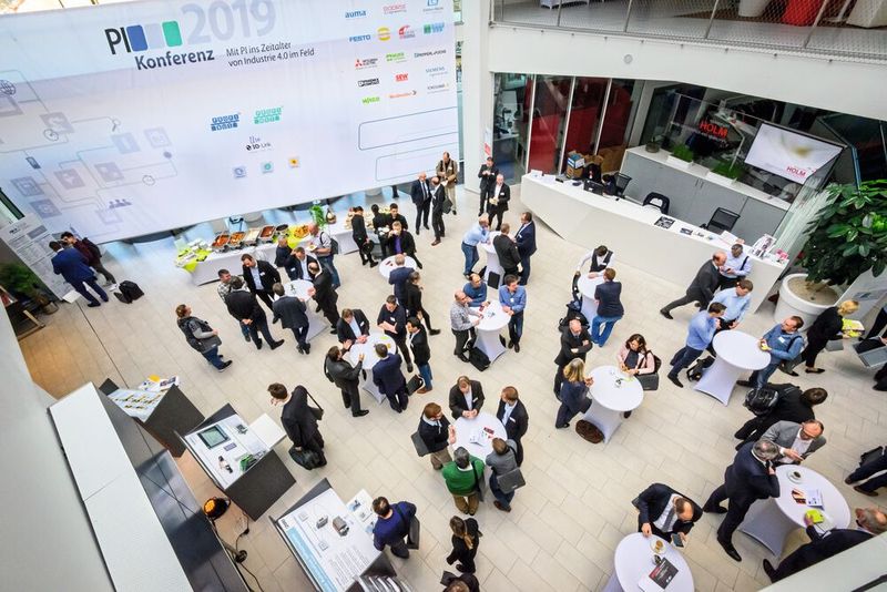 Zeit für Networking in Pausen ist grosszügig vorhanden. (Bild: Profibus Nutzerorganisation)