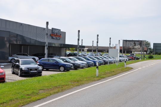 Knapp 1.900 Autos hat AVP ständig im Onlineangebot, im Bestand sind 1.600 Neu- und Gebrauchtwagen. (Richter)