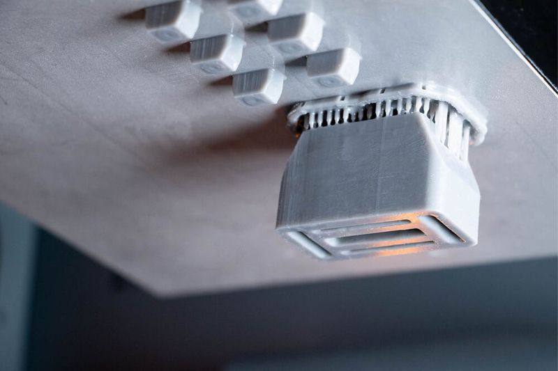 Prototypen aus dem 3D-Druck klären Form und Funktion, bevor ein Serienwerkzeug entsteht. (Bild: Vogt AG Verbindungstechnik)