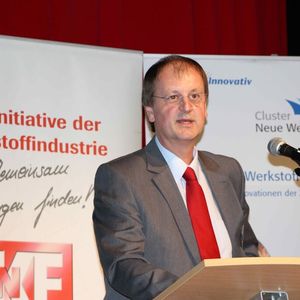 Ralf Lehnhardt von der A.W. Faber-Castell Vertrieb GmbH stellte auf der Veranstaltung die möglichen Oberflächentechnologien für Schreibgeräte vor.