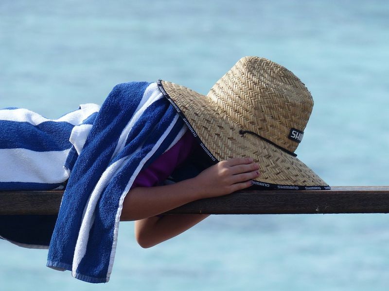 Tipp 6: Sonnenhut und Sonnenbrille tragen. (Bildquelle: Pixabay, CC0 Public Domain)