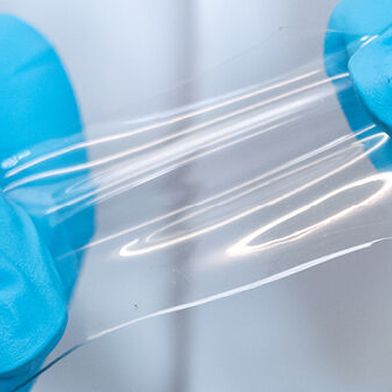 Flexible: The solid silicone-based electrolyte is elastic, thereby compensating for the voids that form in solid-state batteries during charging and discharging.  (Source: Empa)