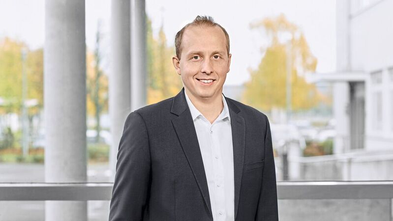 Nils Beckmann ist Senior Manager im Product Marketing IIoT für Fluid Control & Pneumatics bei Emerson. Er trägt für seine Gruppe die globale Verantwortung für die IIoT-Roadmap. Mit Sitz in Laatzen, Deutschland, umfasst sein Bereich die Vernetzung und Analyse von Anlagen, Maschinen und Anlagen im industriellen Umfeld. 