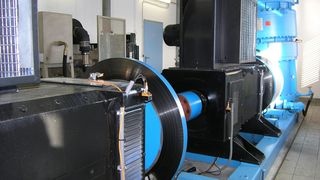 Der Antriebsstrang der Langeggbahn:  Sensoren überwachen die Drehzahl und abhängig davon die Schwingungspegel der Lager im Motor, der Antriebswelle und im Getriebe. (Archiv: Vogel Business Media)