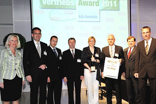 Dank zahlreicher Kundenveranstaltungen, sozialem Engagement, einem durchdachter Zukauf von Gebrauchtwagen sowie vielen Kundenbindungsmaßnahmen darf sich das Autohaus Oppel für den zehnten Platz beim Vertriebs Award 2011 freuen. (Archiv: Vogel Business Media)