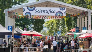 Die Scientifica 2023 lädt Gross und Klein an das grosse Wissenschafts-Festival zum Mitdiskutieren und Mitmachen ein. (Bild: ETH Zürich)