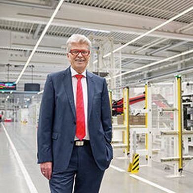 An seinem 80. Geburtstag ist Prof. Dr. Friedhelm Loh vor allem dankbar für die Möglichkeit, aus Unternehmertum, Verantwortung und Tatkraft ein Lebenswerk geschaffen zu haben, das weit in die Zukunft reicht. (Bild: Friedhelm Loh)