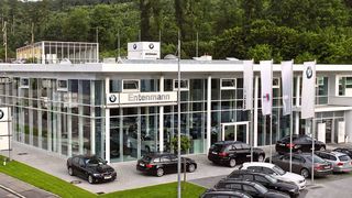 Die AHG-Gruppe ist 2019 durch Zukäufe deutlich gewachsen. Mit der Übernahme des Autohauses Entenmann zum 1. Januar 2020 vergrößert sich das Unternehmen erneut. Der Name Entenmann soll dabei erhalten bleiben.  (Bild: AHG-Gruppe)