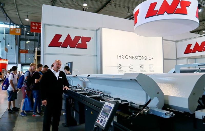 Neben seinen Stangenladern zeigte LNS auf der AMB 2016 den SF compact, einen komplett neuen Zugang zur Feinfiltration. (Anne Richter, SMM)