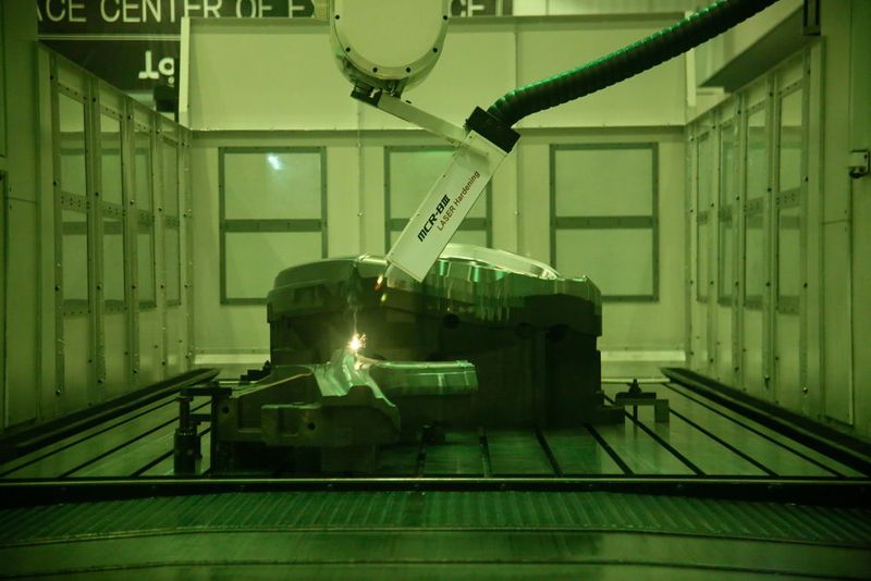 Die Laser Ex Maschinen von Okuma treiben die Idee des Multitasking voran. (Okuma)