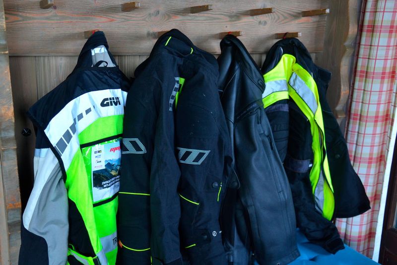 … die Jacken an den Haken zu hängen … (Bild: Michel/»kfz-betrieb«)