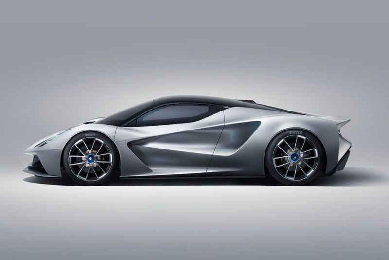 Der 4,46 Meter lange und 1,12 Meter flache Evija sprintet in unter drei Sekunden von 0 auf 100. (Lotus)