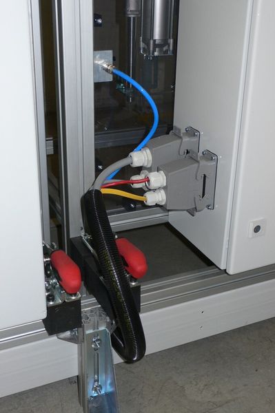 «Plug and play»: Beim Verbinden der Datenbusleitung melden sich die Module selbsttätig an und wissen – vereinfacht gesagt – was sie zu tun haben. (Bild: Weiss)