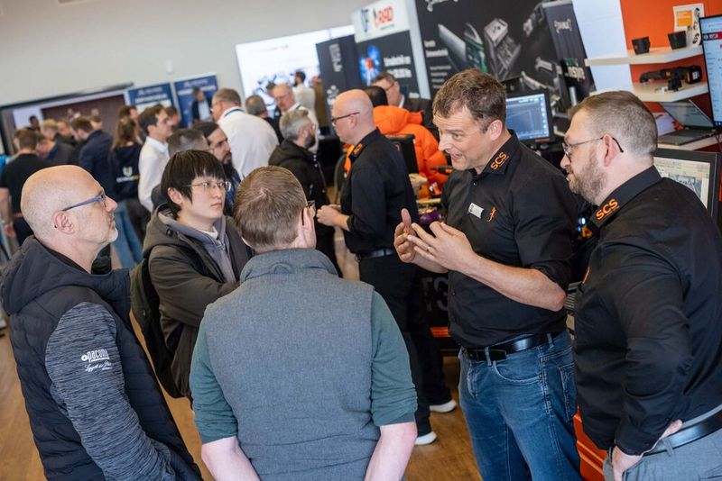 Im Mittelpunkt standen wieder viele Fachgespräche zwischen Besuchern und Ausstellern. (Bild: PHOTOVISION-DH GmbH)