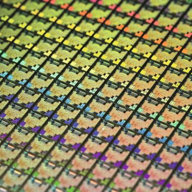Halbleiterskalierung: TSMCs Roadmap zeigt einen grundlegenden Wandel. Nicht allein die Transistordichte bestimmt die Entwicklungen, sondern die Skalierung verschiebt sich vom einzelnen Chip auf die Systemebene. (Bild: TSMC)