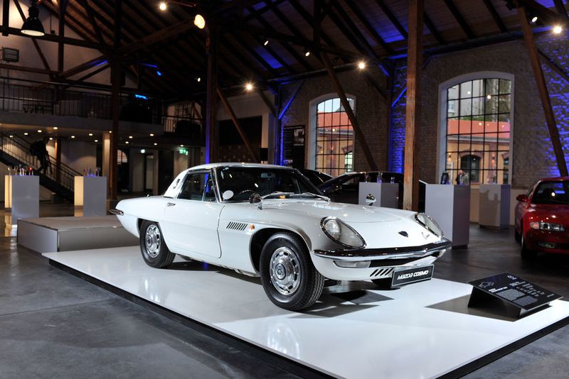 Zu den kostbarsten Exponaten zählt der Mazda Cosmo Sport 110 S, Baujahr 1967. Weltweit gibt es vom Wankel-Botschafter nur noch rund 120 Exemplare.  (Mazda)