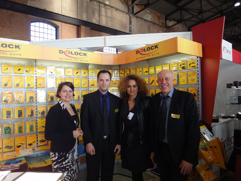 Das Tragant Team (v.l.) Dorothea Frei, Thomas Scholz und Detlef Kleemann mit Besa Agaj, IT-BUSINESS  (Archiv: Vogel Business Media)