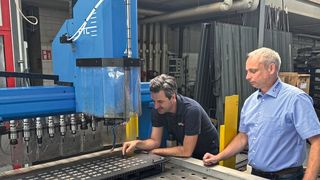 Patrick Gugel from LST247 and Steffen Knecht from Kärcher GmbH (CMA factory representation in southern Germany) are impressed by the functionality and process reliability of the FTC. (Image:CMA)