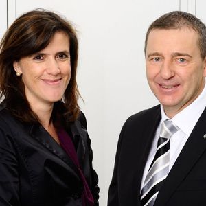 Simone Frömming, Geschäftsführung Broadline Tech Data Deutschland, und Karoly Schmidt, Country CCI Distribution Channel Director, Canon Consumer, Imaging, besiegelten das Abkommen.