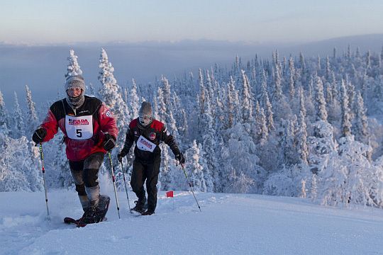 Vor allem die Ausdauerwettbewerbe in der arktischen Kälte brachten die Teilnehmer an ihre Grenzen. Den Berglauf auf Schneeschuhen konnte – wen wundert‘s – Skilanglauf-Olympiasiegerin Claudia Nystad für sich entscheiden. (Archiv: Vogel Business Media)