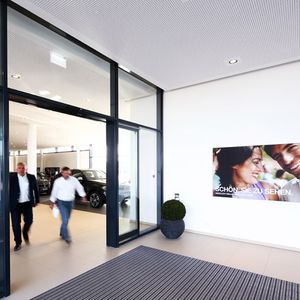 Acht Millionen Euro hat die Handelsgruppe in den neuen Standort investiert, ...(Foto:  Becker-Tiemann)