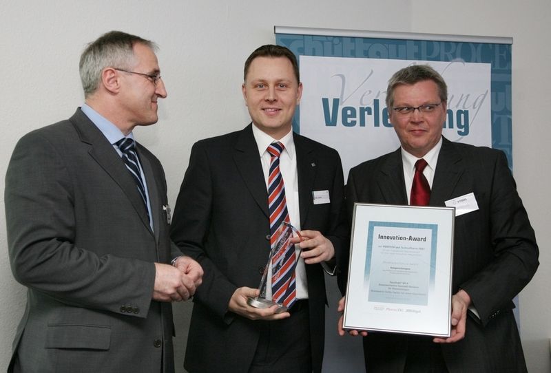 Preisträger in der Sonderpreis-Kategorie Apparatebau und Verfahrenskomponenten: Dirk Leister, Schenck Process (mitte). (Archiv: Vogel Business Media)