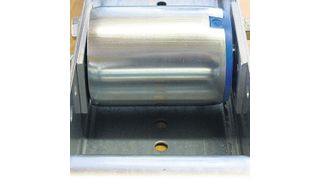 Weiterentwickelt: Mit den reduzierten Abmessungen kann die Bremstragrolle auch in Rollenschienen integriert werden. Bild: Euroroll (Archiv: Vogel Business Media)