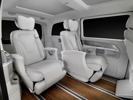 Concept V-ision e mit PLUG-IN HYBRID mit Die Executive-Ledersitze und Echtholzboden (Bild: Mercedes-Benz)