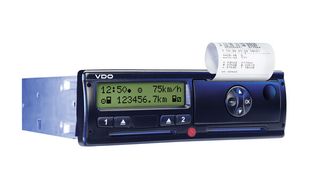 Der digitale Fahrtenschreiber DTCO 1381 erfasst exakt und praxisgenau auch sehr kurze Fahrzeugbewegungen. (Bild: VDO)