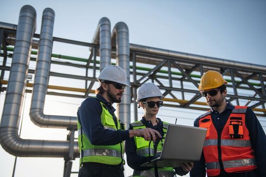 Die Transformation der Instandhaltung gelingt nur, wenn Menschen im richtigen Moment die richtige Entscheidung treffen.(Bild: ©  surachetkhamsuk - stock.adobe.com)