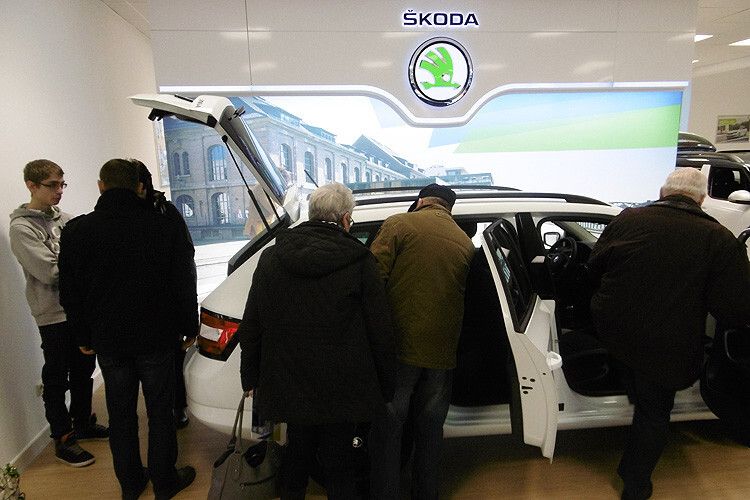 Bei den meisten Skoda-Händlern bot sich am vergangenen Samstag das gleiche Bild: Der neue Skoda Fabia Kombi erzeugte reges Interesse. (Foto: Autohaus Liebe)