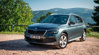 Nachdem Volkswagen in China bereits ein umstrittenes Werk verkauft hat, kam der Wirtschaftswoche nun zu Ohren, dass sich VW von einem weiteren Werk in China trennen will. Dort wird unter anderem der Skoda Kamiq gebaut, doch der Absatz schwächelt. (Bild: Skoda)