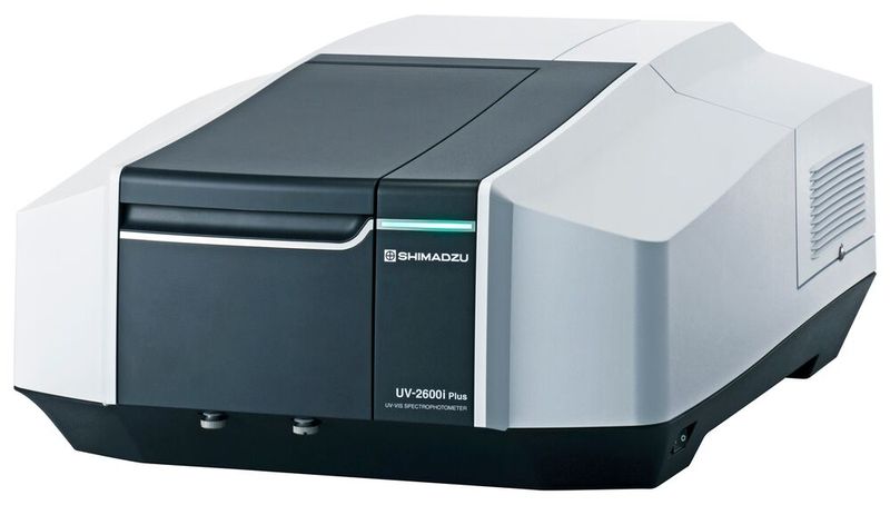 UV-2600i Plus von Shimadzu: Erweiterbar mit Integrationskugel auf bis zu 1.400 nm; das System ist durch eine Vielzahl an Zubehör flexibel erweiterbar (Bild: Shimadzu)