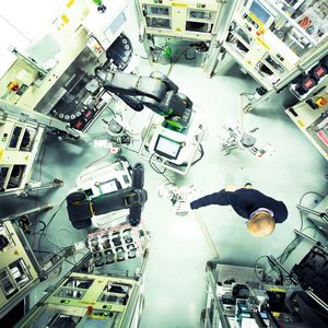 Nachdem der Apas-Assistant sich bereits in etlichen Bosch-Werken bewährt hat, verrichtet er seine Dienste jetzt auch bei externen Kunden in der Automobil­industrie. 