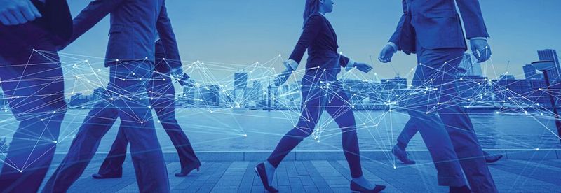 Funkende Geräte: Im Internet der Dinge kommt es auf eine sparsame Datenübertragung an. (Bild:  © metamorworks - stock.adobe.com)