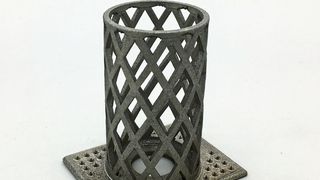 Laminierhülse mit neuartiger Pinstruktur für die formschlüssige Verbindung mit den vorimprägnierten CFK-Fasern. (Fraunhofer IGCV)